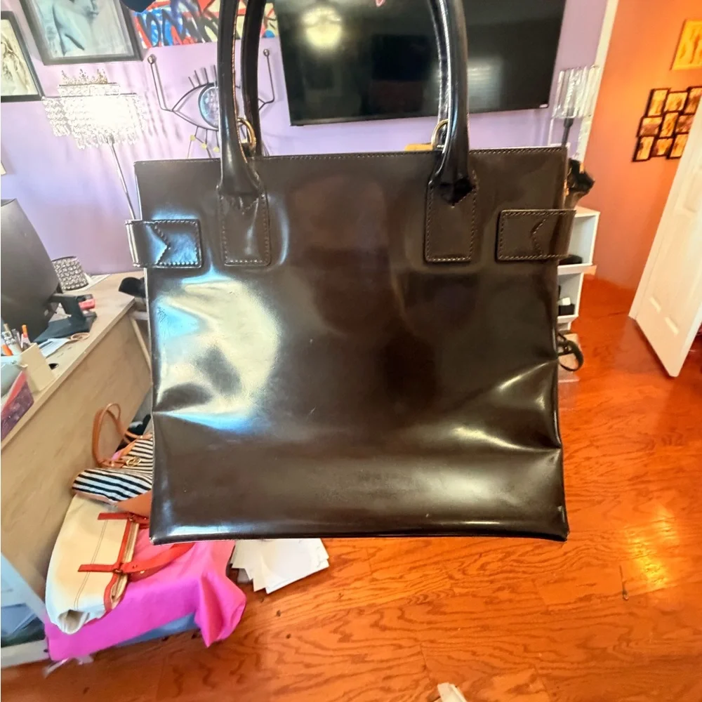 Gucci Chocolate Brown Patent Tote with Gold Accents - Picture 3 of 6